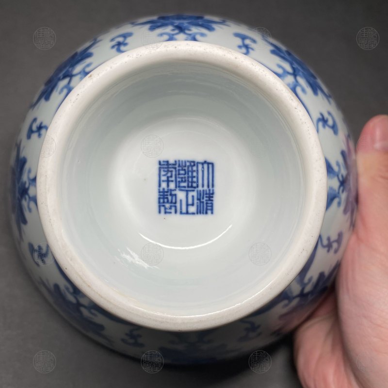 清雍正 青花莲托八宝纹粗节高足碗 - 图2