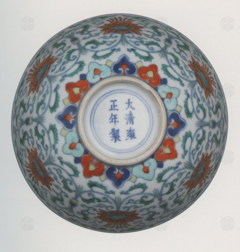 清雍正 斗彩缠枝宝相花纹碗 - 图2