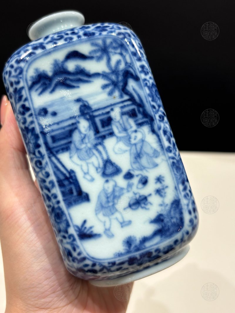 清雍正 青花婴戏人物四寸方罐 - 图2