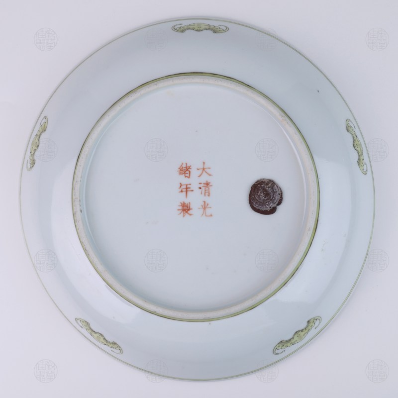 清光绪 黄彩双龙捧寿纹盘 - 图2